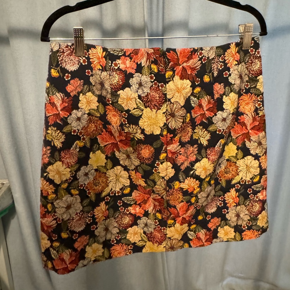Previously Worn Loft Outlet Skirt Size 8